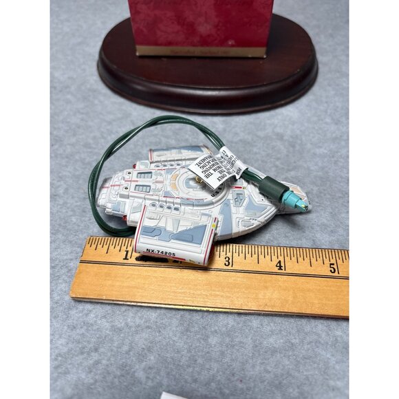 Star Trek Deep Space Nine U.S.S. Defiant Christmas Ornament 1997 Hallmark Keepsa - Picture 4 of 7